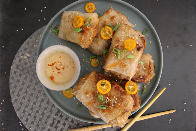 Cuillère et saladier : Dumpling de feuilles de riz aux légumes et tofu vegan