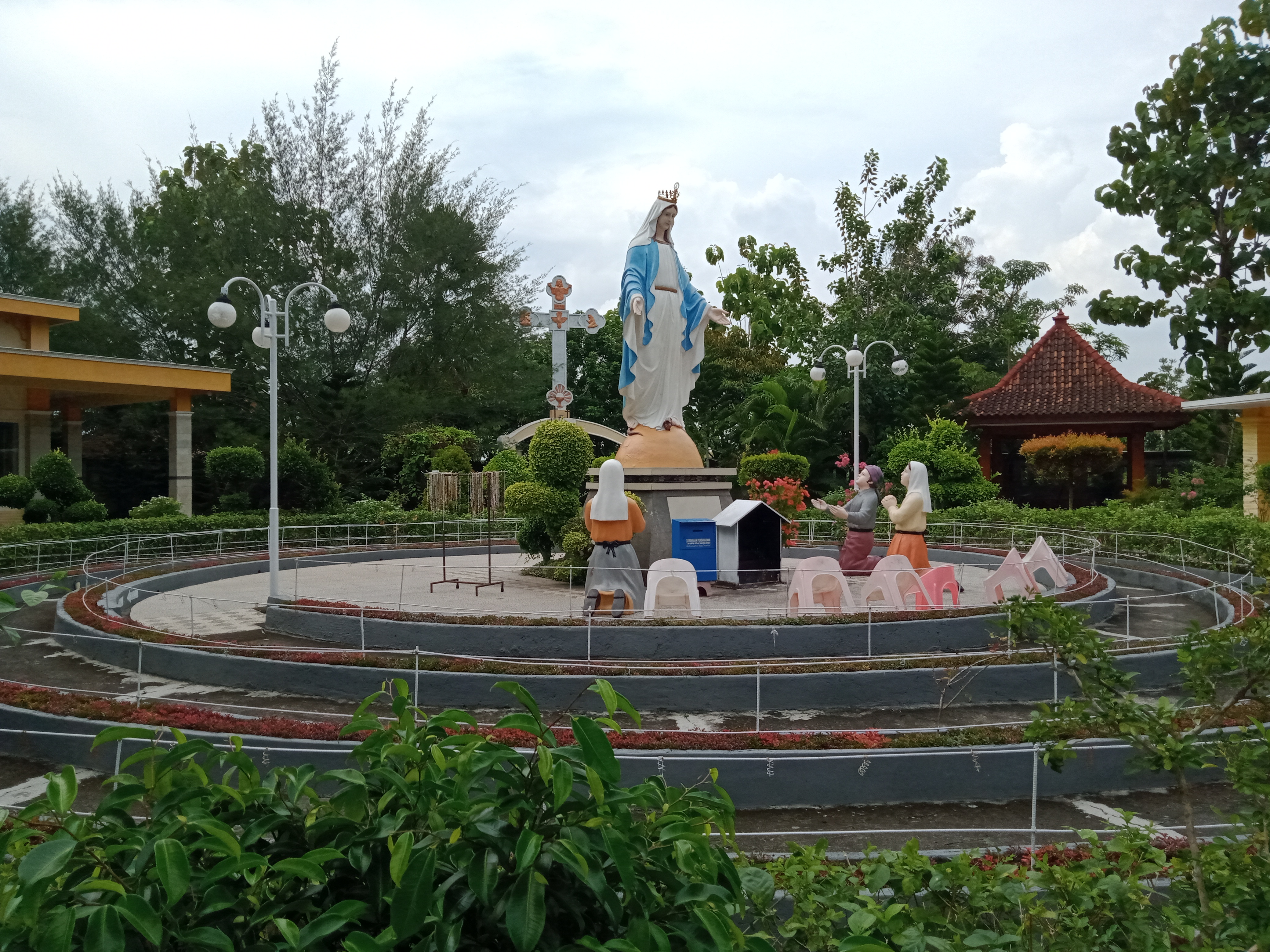 Taman Doa St Perawan Maria Ngrawoh Sragen