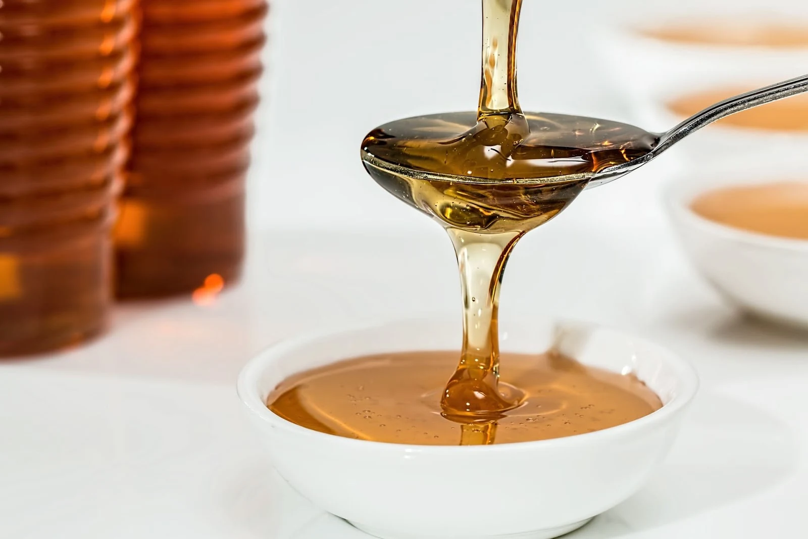 العسل لبياض العين،تجربتي مع العسل للعين،طريقة علاج جفاف العين بالعسل،علاج شبكية العين بالطب البديل،كيفية وضع العسل في العين،