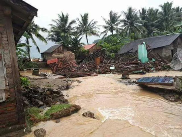 12 Rumah Rusak Dihantam Banjir Bandang Kecamatan Pekutatan Kabupaten Jembrana