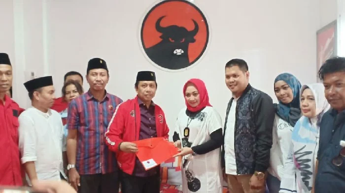 Ramaikan Bursa Calon Wali Kota, Julia Resmi Daftar di PDIP Makassar