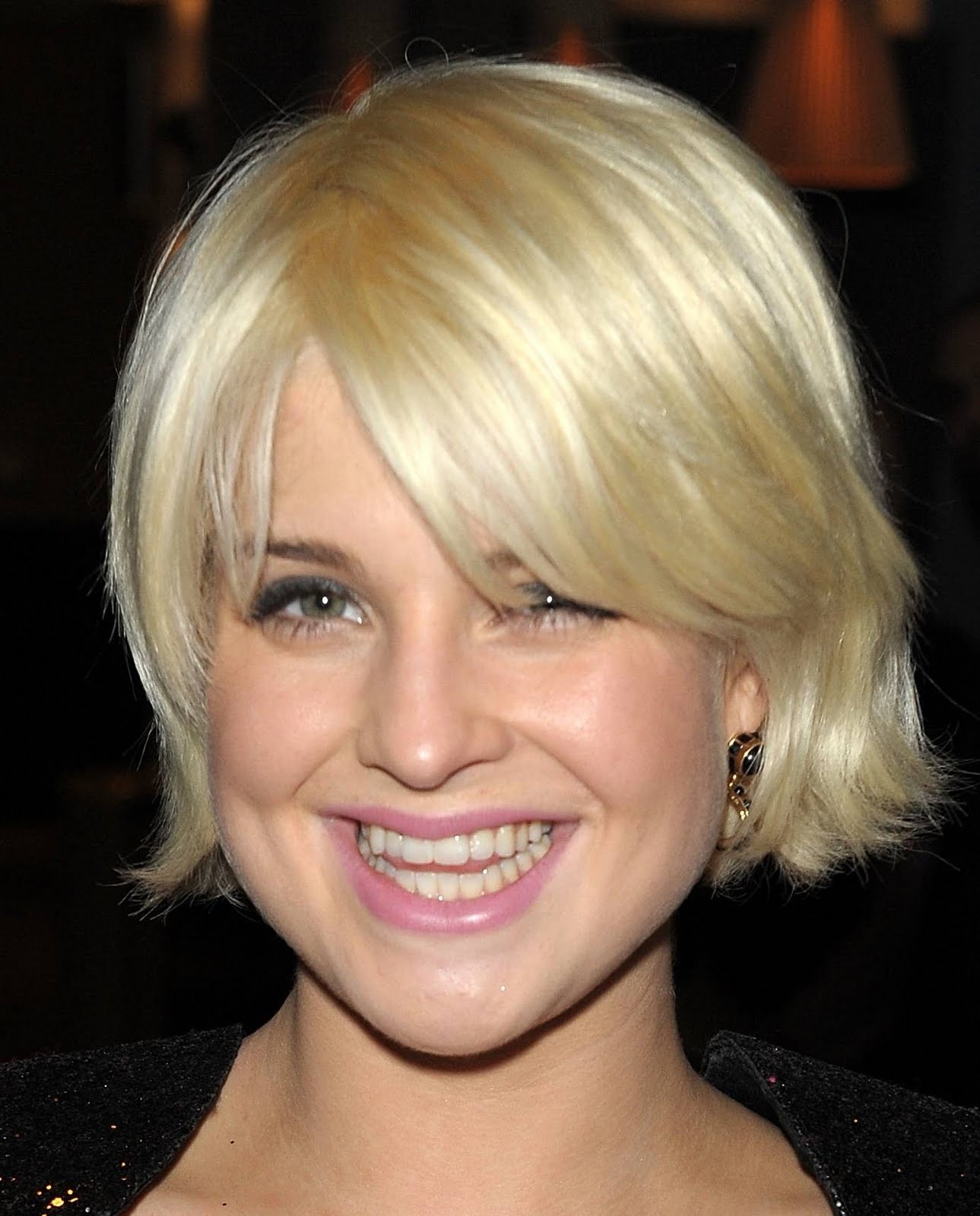 Short Blonde Straight Bob Hairstyles for prom 2011-Trends ...