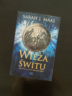 “Wieża świtu” Sarah J. Maas, fot. paratexterka ©