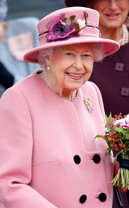 How old was Queen Elizabeth when she became Queen? Who is next in line of succession?
