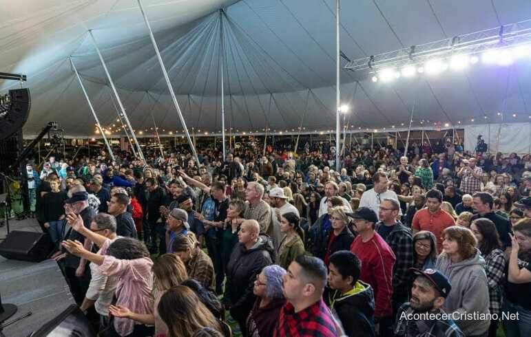 Cruzada evangelística en una carpa en California