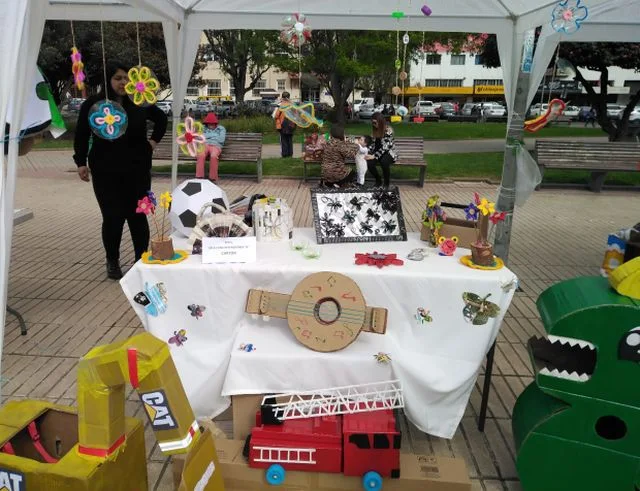 Muestra de materiales reutilizados del Jardín Infantil Aladino 
