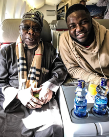 Skales Takes A Photo With Obasanjo On A Plane From Addis Ababa To Lagos