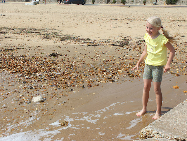 yellow-top-kid-bournemouth-beach-fun-todaymywayblog