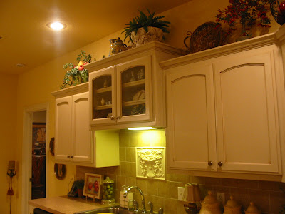 Decorating Ideas  Kitchen Cabinets on Kristen S Creations  Decorating Kitchen Cabinet Tops