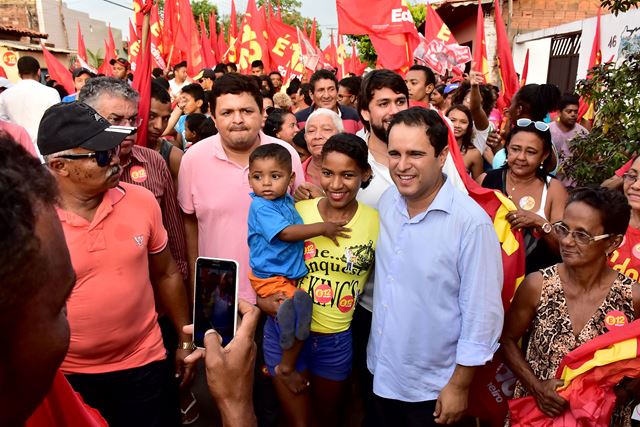 Caminhada na Estiva empolga reta final da campanha de Edivaldo. Foto: A. Baêta