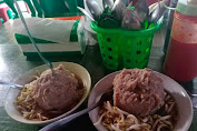 Bakso Mang Ayud Cisewu, Kuliner Legendaris di Garsel