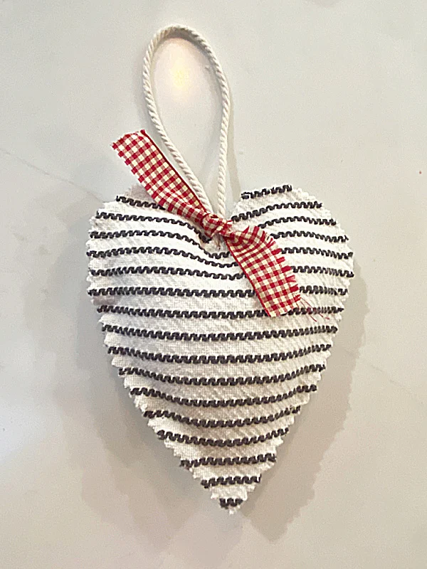 single stuffed heart with loop