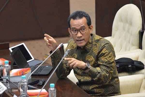 Refly Harun: Kalau Pemerintah Minta “Stay At Home”, Ya Wajib Penuhi Kebutuhan Pokoknya