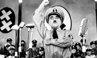 Chaplin como Hinkel en El gran dictador