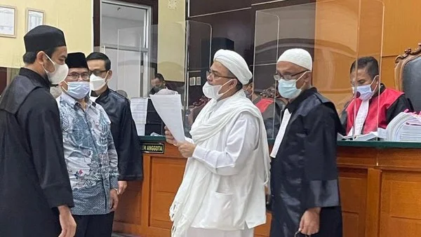 Habib Rizieq Analogikan Sambutan ke Artis dengan Kasusnya