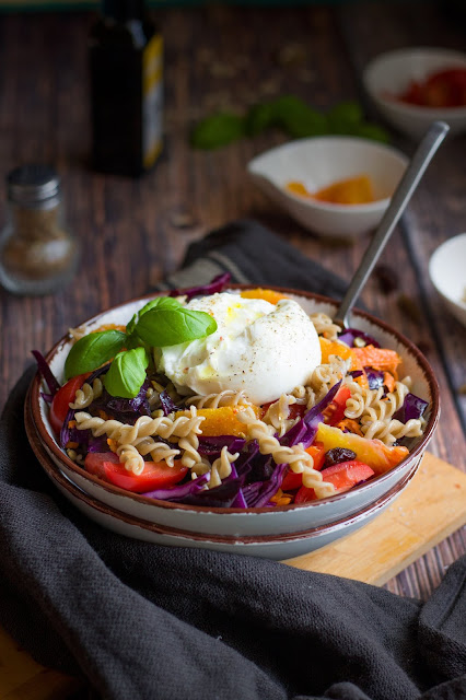 Winterlicher Nudelsalat mit Burrata