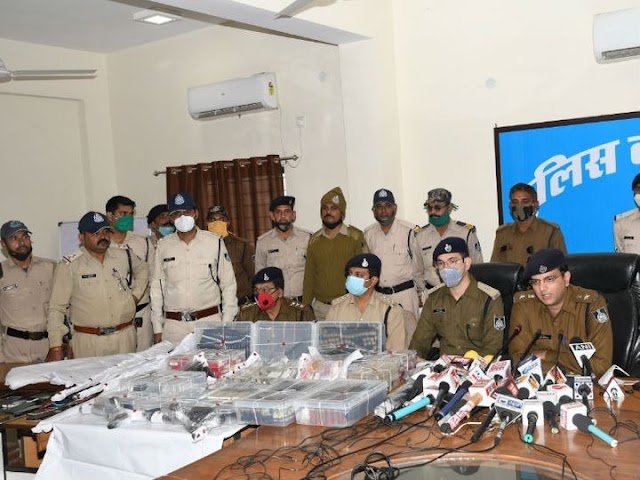 जबलपुर में कांग्रेस नेता के यहां मिला अवैध हथियारों का जखीरा 35 टीमों ने रात 12 बजे दी थी दबिश