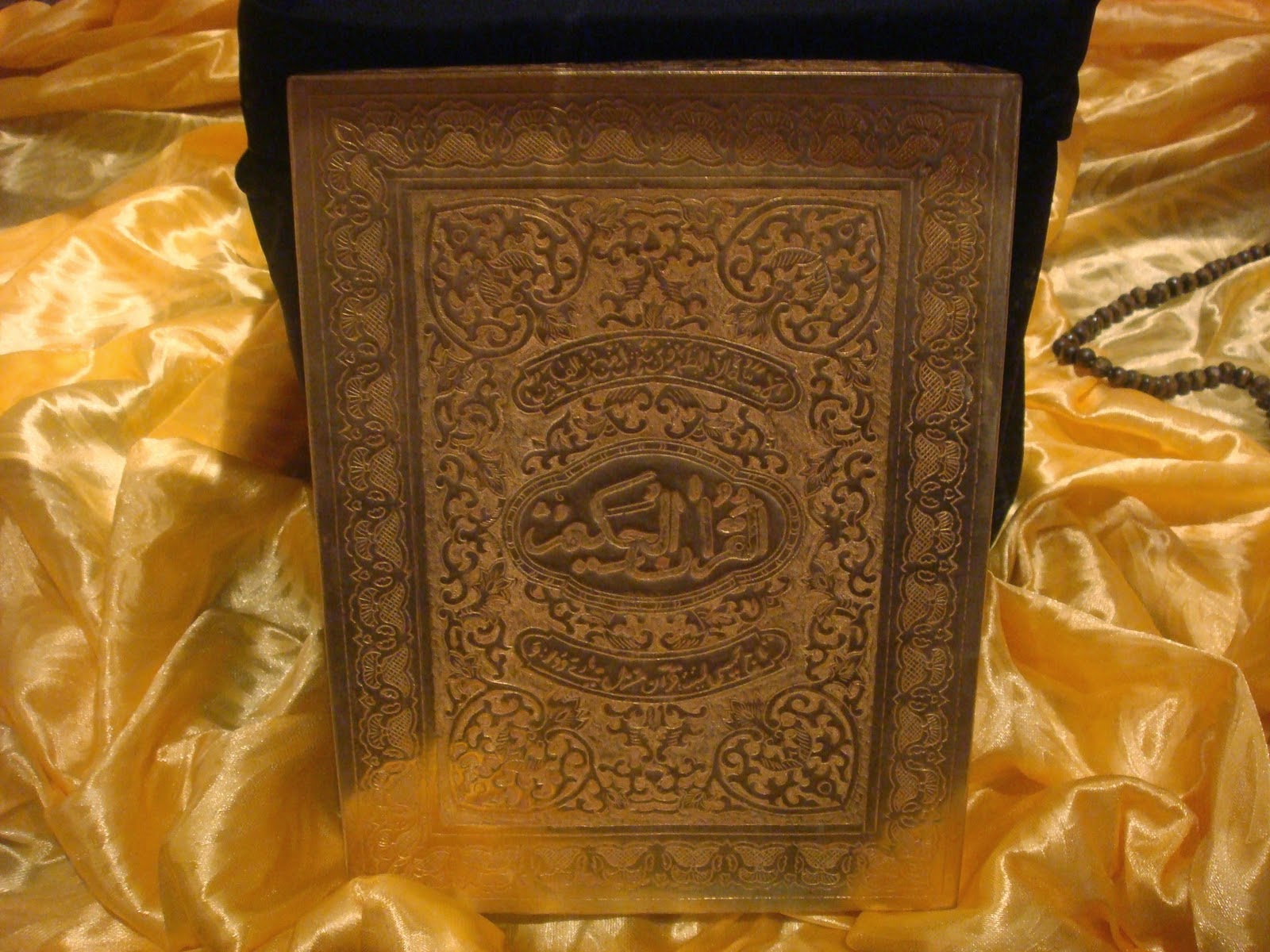 Al-Quran Bersadur Emas