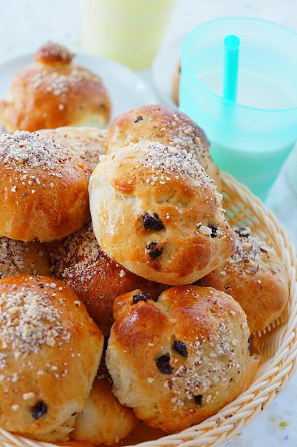 Raisin Buns