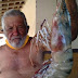 Não é história de pescador: camarão "gigante" de 400g e 50cm é capturado.