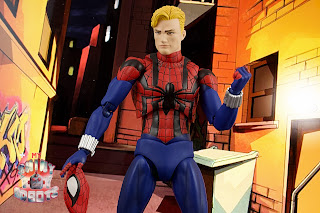 MAFEX Spider-Man (Ben Reilly) 23