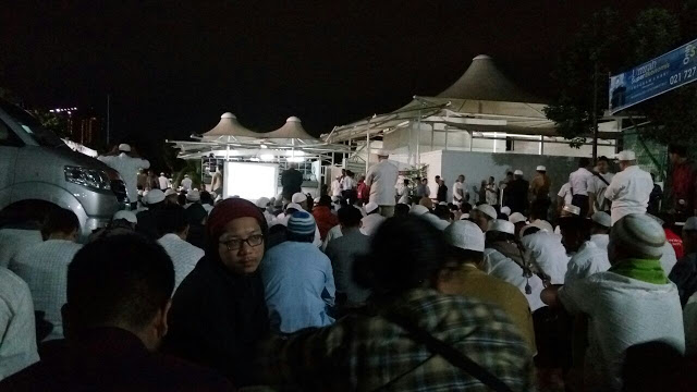 Ribuan Umat Muslim Hadiri Shalat Subuh Berjamaah Di Masjid 