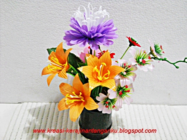 Kreasi Craft Rangkaian bunga  dari  sedotan 