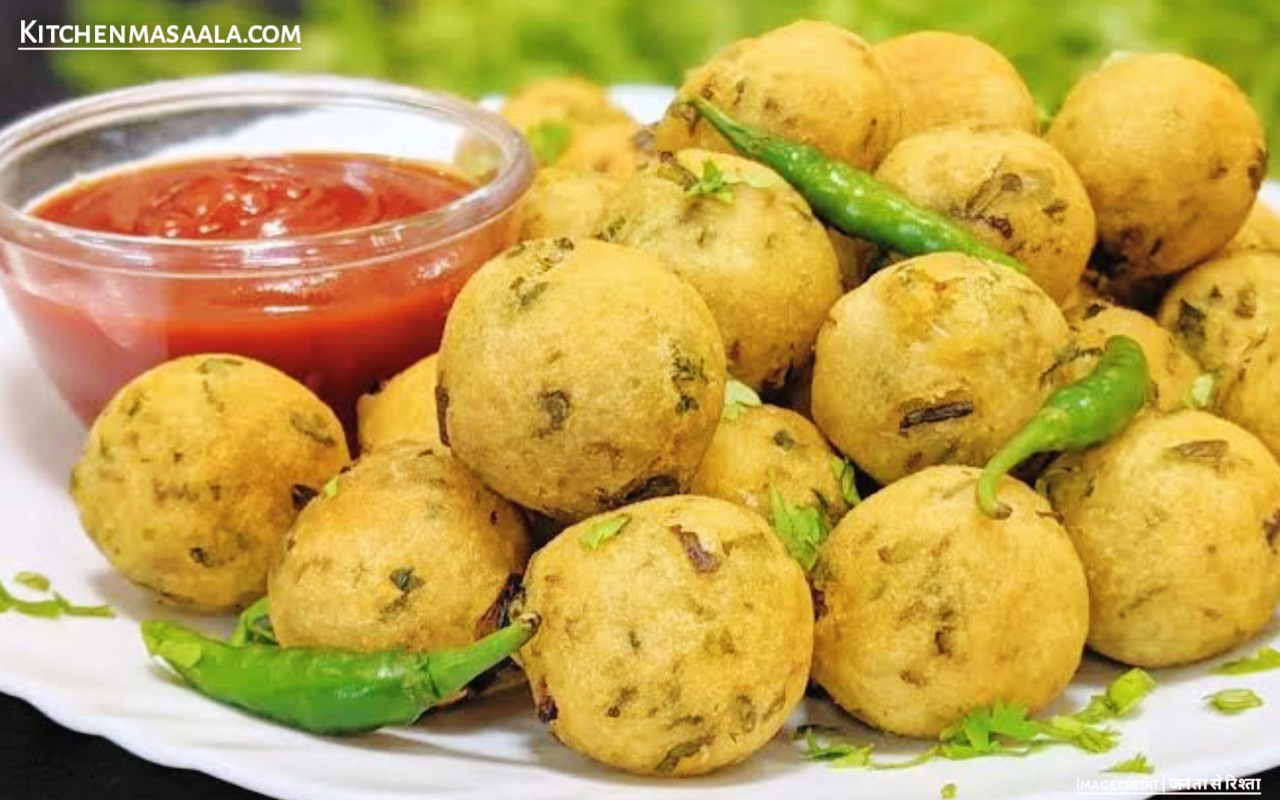 मुंबई का मशहूर बटाटा वड़ा बनाने की विधि || Batata vada Recipe in Hindi, Batata vada image, बटाटा वड़ा फोटो, kitchenmasaala.com.