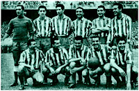 ATLÉTICO DE MADRID - Madrid, España - Temporada 1957-58 - Pazos, Callejo, Heriberto Herrera, Chuzo, Rafa y Verde; Miguel, Agustín, Peter, Adalberto y Enrique Collar - REAL MADRID 4 (Di Stéfano (2), Joseíto y Gento), ATLÉTICO DE MADRID 0 - 11/05/1958 - Copa del Generalísimo, octavos de final, partido de ida - Madrid, estadio Santiago Bernabeu - El At. Madrid, que también perdió 1-0 en la vuelta, cayó eliminado