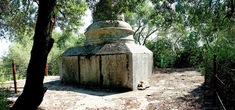 Crucero de la Cartuja de Alcántara: detalle del pedestal