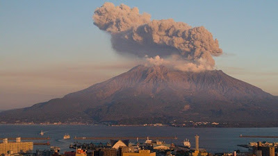 VOLCAN SAKURAJIMA EN ERUPCION, 18 DE AGOSTO 2013