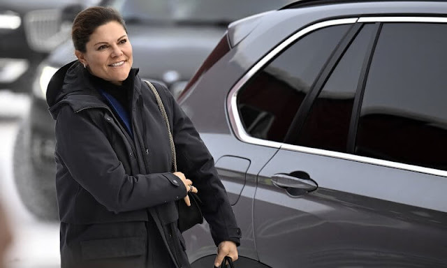 Crown Princess Victoria wore a blue Zoe blazer by Rodebjer. King Carl Gustaf, Crown Princess Victoria and Prince Daniel