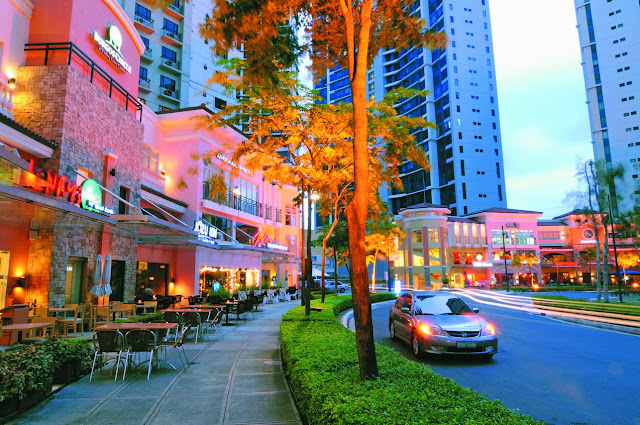 Burgos Circle at Night