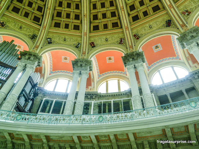 Salão Oval do Palau Nacional, sede do Museu Nacional de Arte da Catalunha em Barcelona