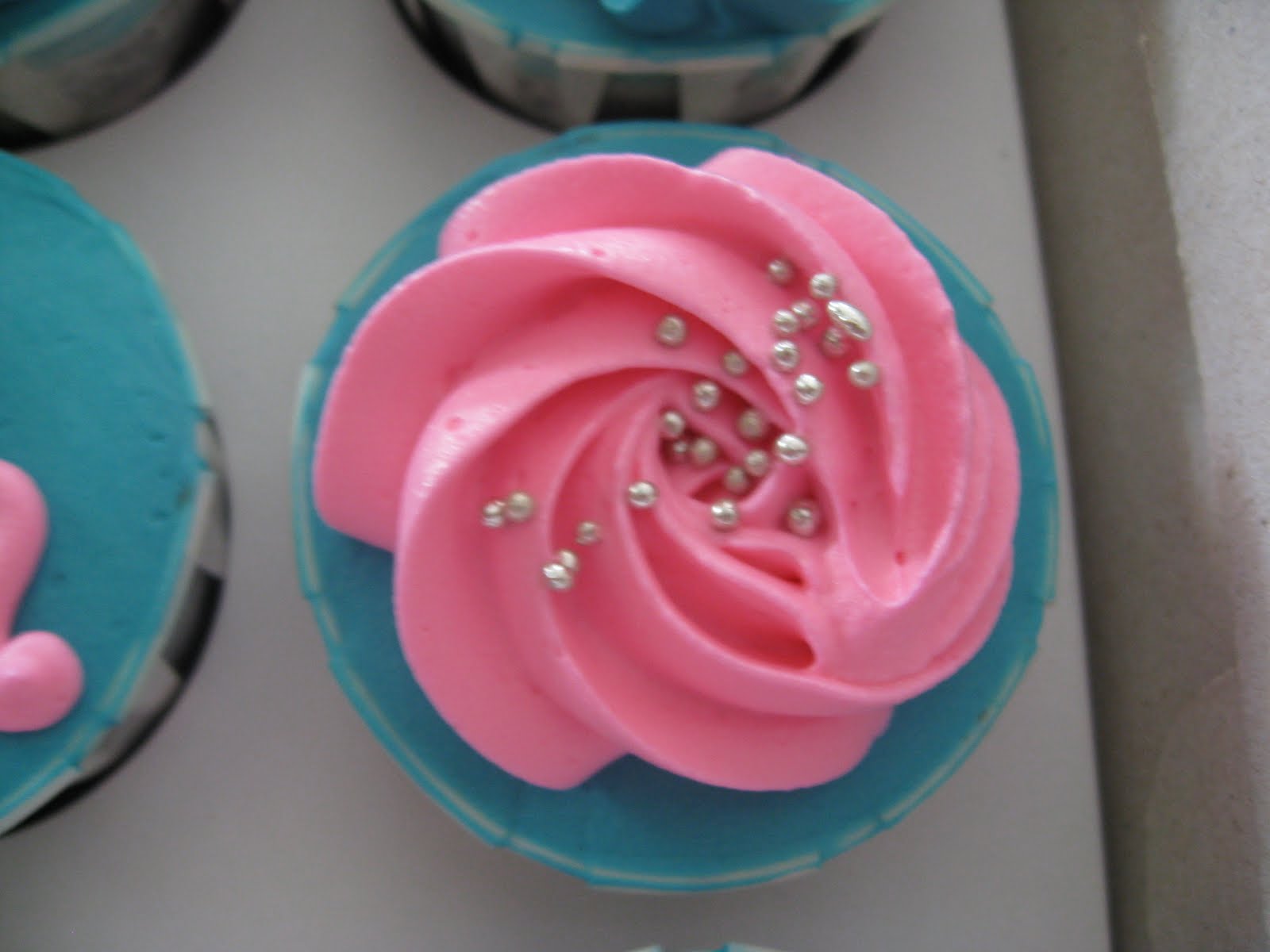 .: Hantaran Cupcake Tema Pink Dan Biru