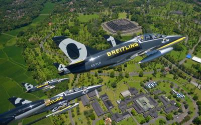 Hari Sabtu Breitling Jet Team Akan Aerobatik di Langit Jakarta