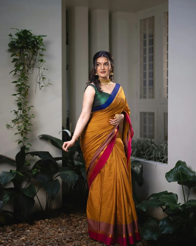 Honey Rose Looks Most Beautiful in Mallu Saree 16