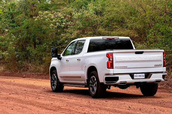 Nova Chevrolet Silverado 2024: vídeo-avaliação off-road no Pantanal