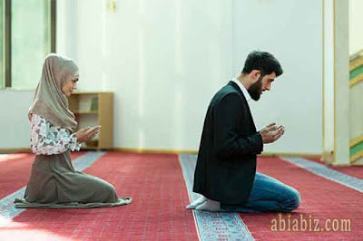 Bacaan Doa Niat Sholat Idul Fitri dan Idul Adha Beserta Artinya - Abiabiz