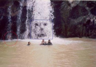 Hantu di air terjun