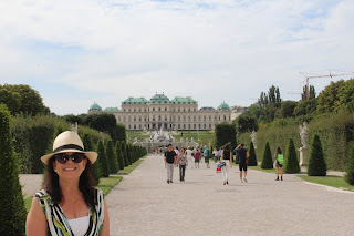 Vista para o Palácio de Belvedere em Viena Áustria