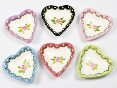 A collection of 6 handpainted heartshaped plates with roses and finely detailed borders