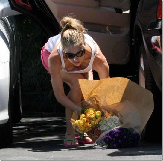 celebrities-caught-looking-31