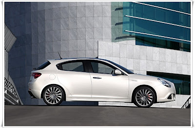 2011 Alfa Romeo Giulietta Side View