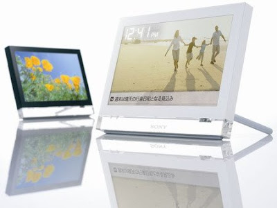 Digital Photo Frames showcasing high tech features