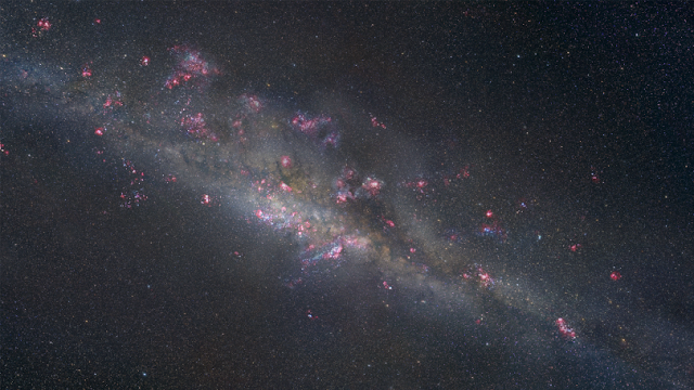 citra-galaksi-sdss-j1110+6459-melalui-teknik-lensa-gravitasi-astronomi