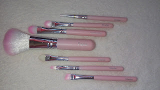 https://www.dressgal.com/7PCS-Professional-Makeup-Brush-Set-Cosmetic-Brushes-Eye-and-Face-Makeup-Brush-Tool-g24541.html?utm_source=blog&utm_medium=cpc&utm_campaign=lexiAnitaK1