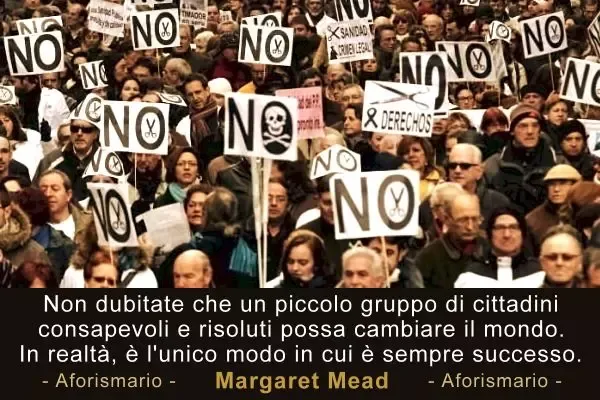 Cittadini che protestano