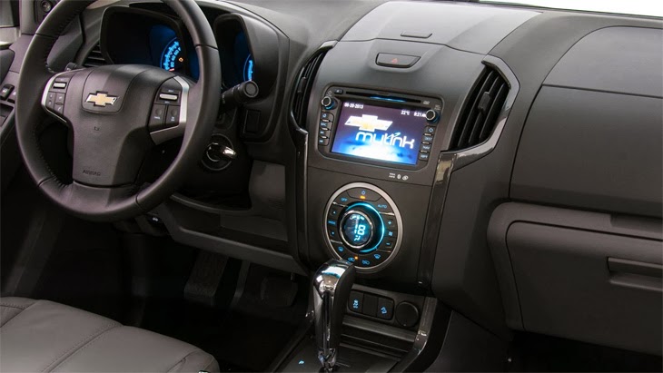 Chevrolet Trailblazer é na Rumo Norte - No painel Dual Cockpit da Trailblazer, o volante integra comandos de som do MyLink.