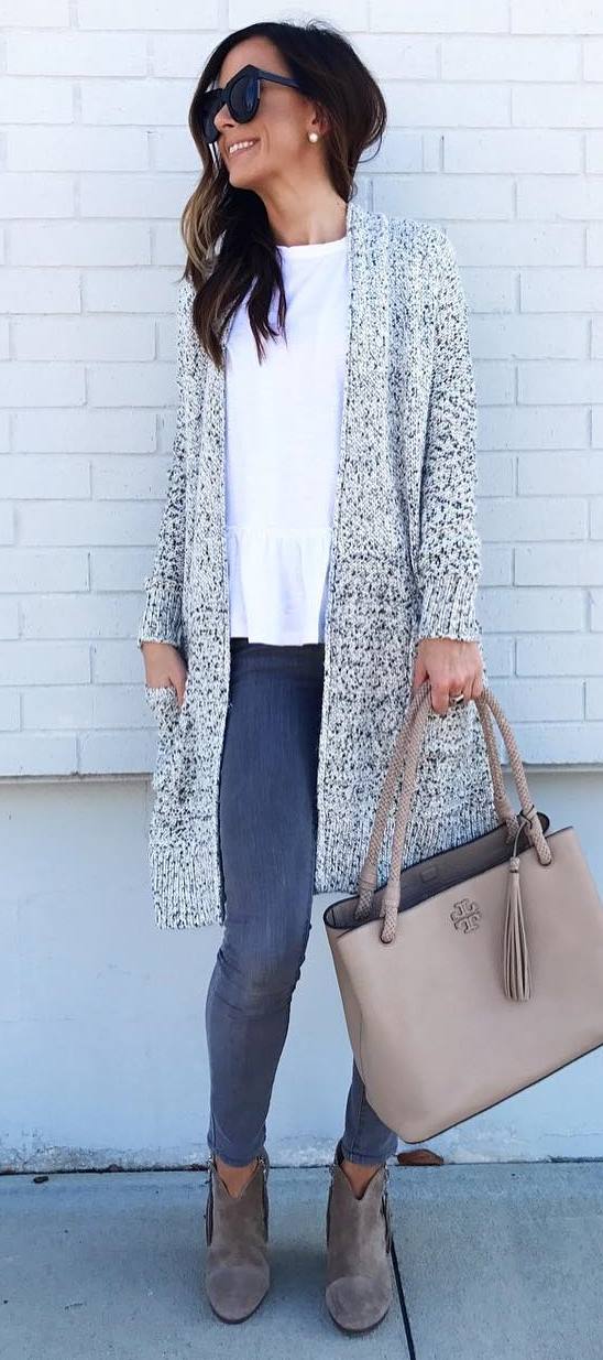 winter outfit inspiration / knit cardigan + nude bag + white top + skinny jeans + boots